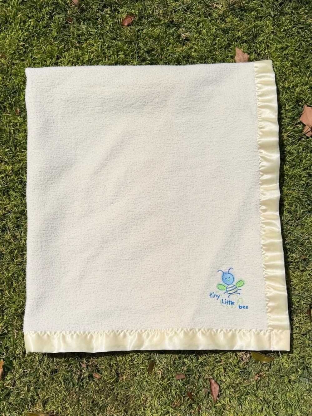 Vintage Carter’s Satin Trim Fleece Baby Blanket Tiny Little Bee Yellow USA GUC